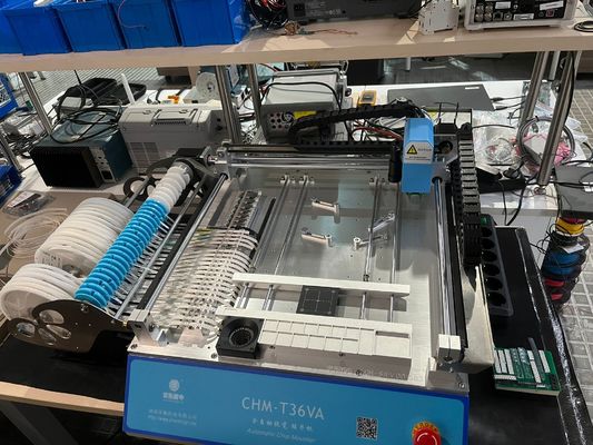 2つのヘッド29フィッダ CHMT36VA SMDピックアンドプレースマシン + 2つのCCDカメラ + 外部PC